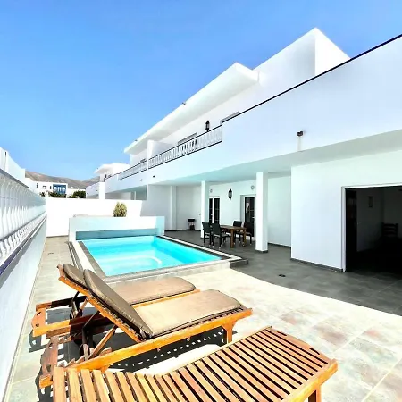 Maravillosa Con Piscina Privada Y Dos Dormitorios En *