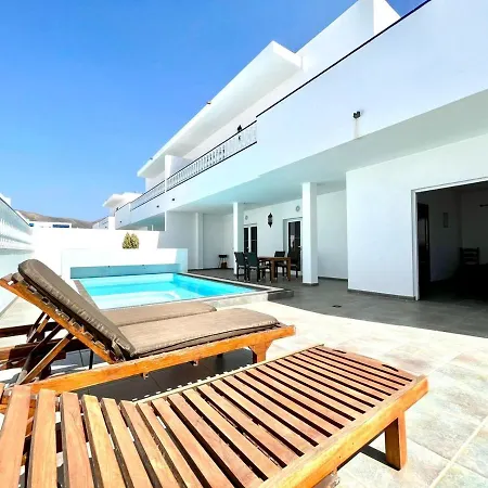 Maravillosa Con Piscina Privada Y Dos Dormitorios En Puerto Calero