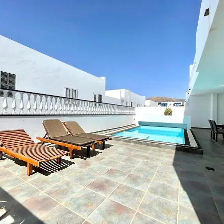 Villa Maravillosa Con Piscina Privada Y Dos Dormitorios En *